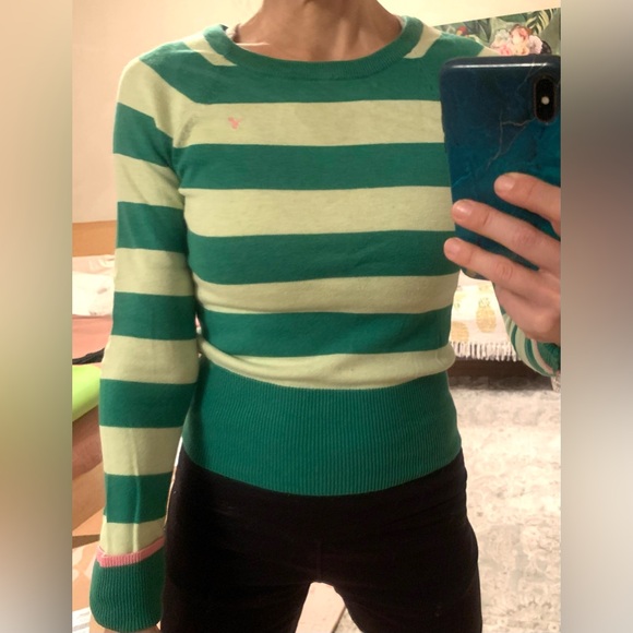 American Eagle - Green 🦖Cream Crew neck women’s top - size Small - Picture 2 of 10